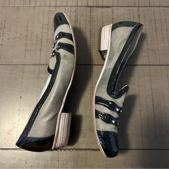 Un Tour en Ville made in Paris France Grey Black Leather Slip-on heel Flats EU40 - Picture 5 of 11